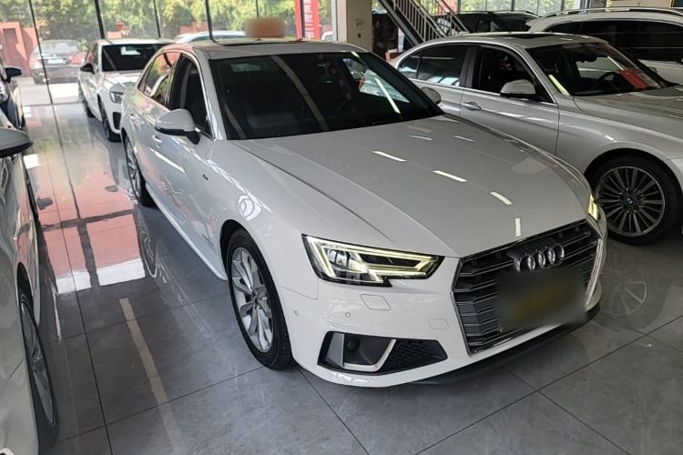 Used Audi A4L 2019 40 TFSI Fashion Edition China VI Emission Standard Front Right 45 Deg