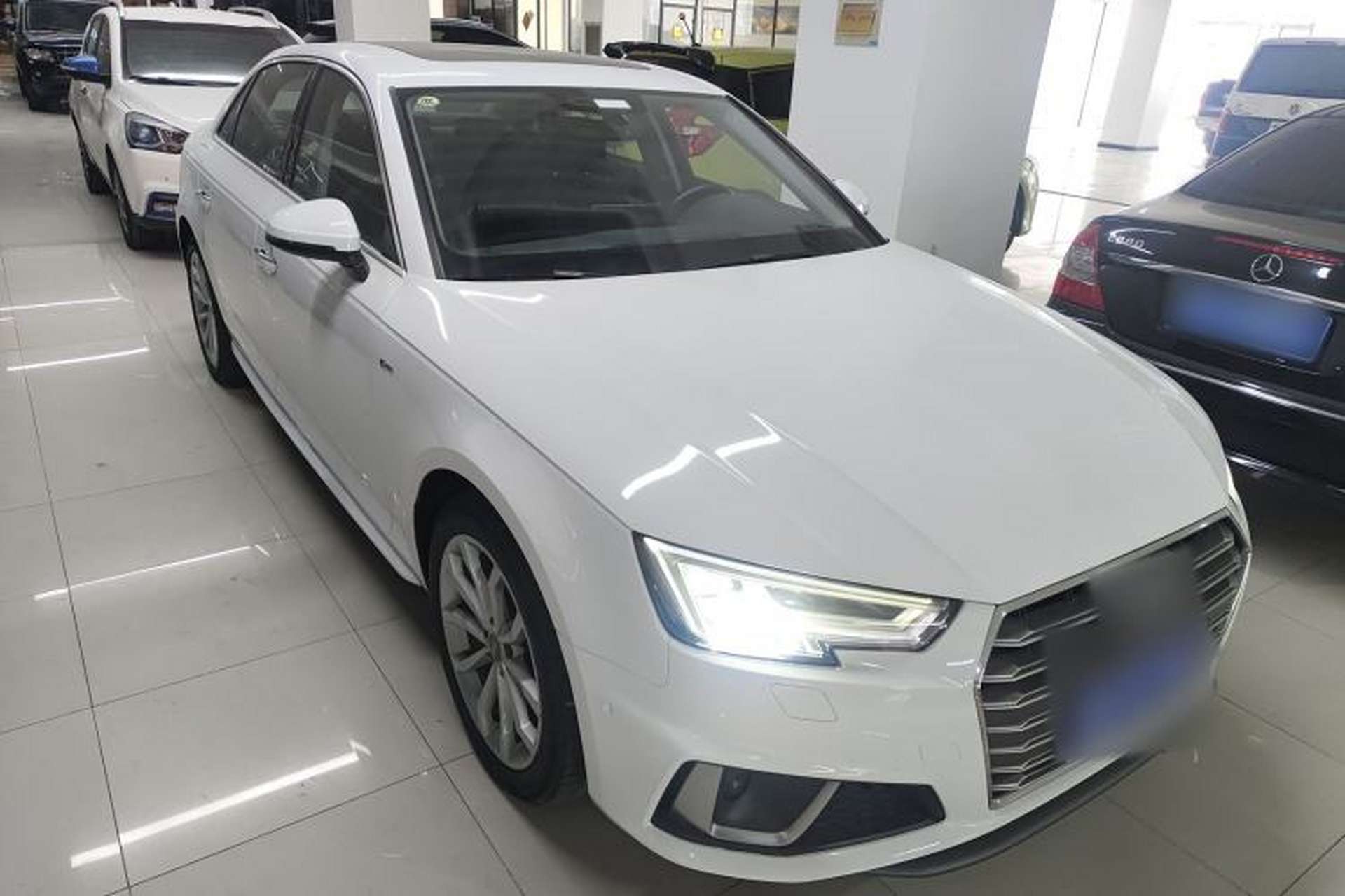 Used Audi A4L 2019 40 TFSI Fashion Edition China VI Emission Standard Front Right 45 Deg