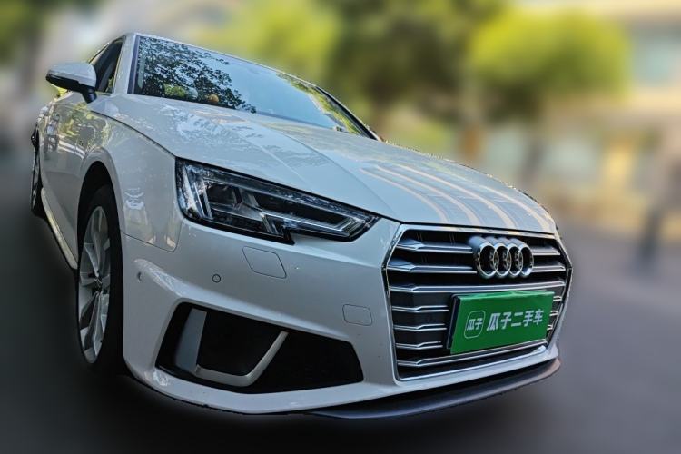 Used Audi A4L 2019 40 TFSI Fashion Edition China VI Emission Standard Front Right 45 Deg