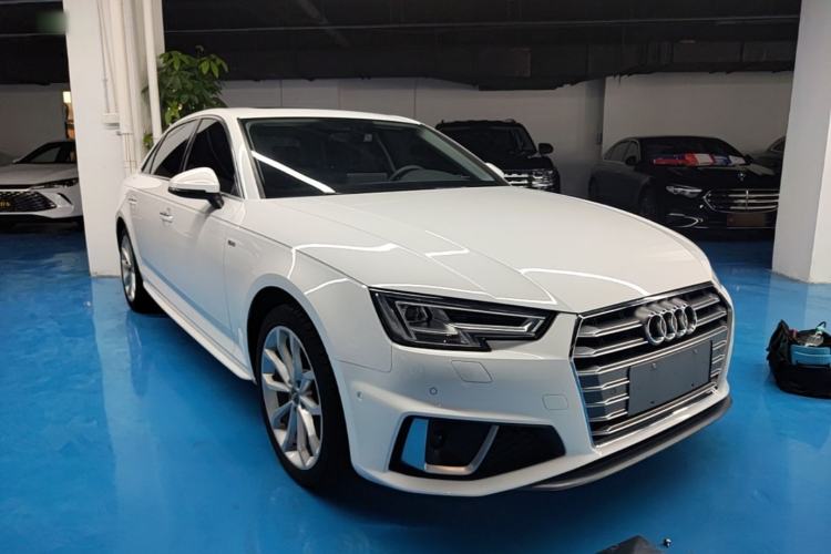 Used Audi A4L 2019 40 TFSI Fashion Edition China VI Emission Standard Front Right 45 Deg