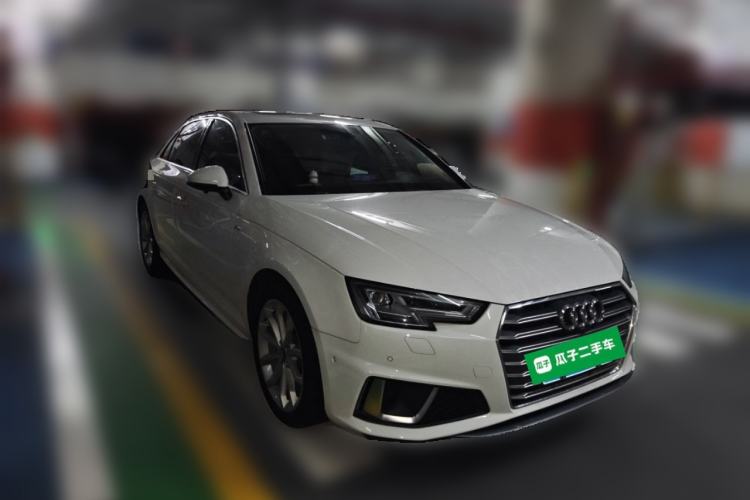 Used Audi A4L 2019 40 TFSI Fashion Edition China VI Emission Standard Front Right 45 Deg