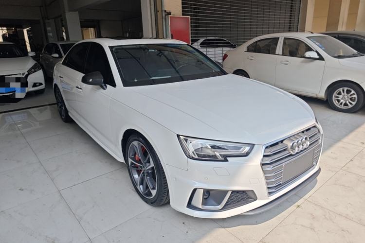 Used Audi A4L 2019 40 TFSI Fashion Edition China VI Emission Standard Front Right 45 Deg