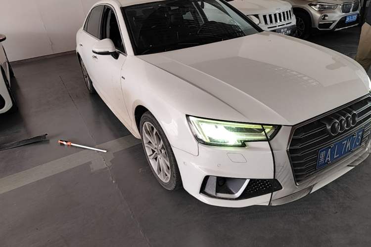 Used Audi A4L 2019 40 TFSI Fashion Edition China VI Emission Standard Front Right 45 Deg
