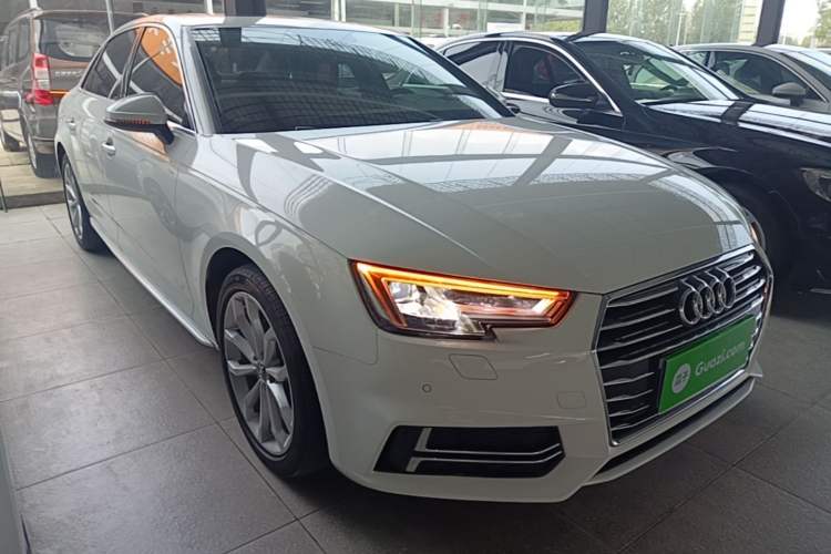 Used Audi A4L 2019 40 TFSI Ambition China VI Front Right 45 Deg