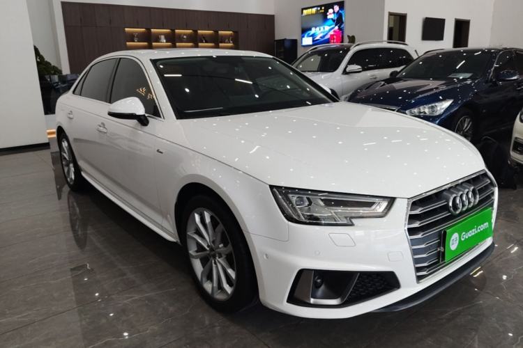 Used Audi A4L 2019 40 TFSI Fashion Edition China VI Emission Standard Front Right 45 Deg