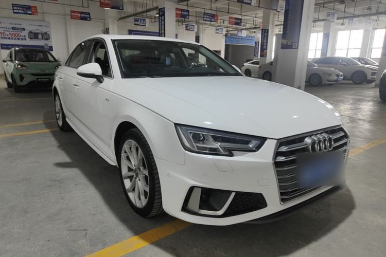 Used Audi A4L 2019 40 TFSI Fashion Edition China VI Emission Standard Front Right 45 Deg