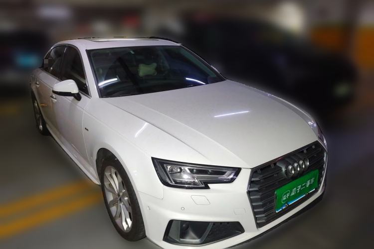 Used Audi A4L 2019 40 TFSI Fashion Edition China VI Emission Standard Front Right 45 Deg