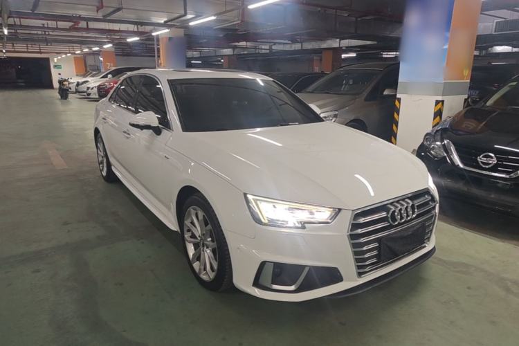 Used Audi A4L 2019 40 TFSI Fashion Edition China VI Emission Standard Front Right 45 Deg