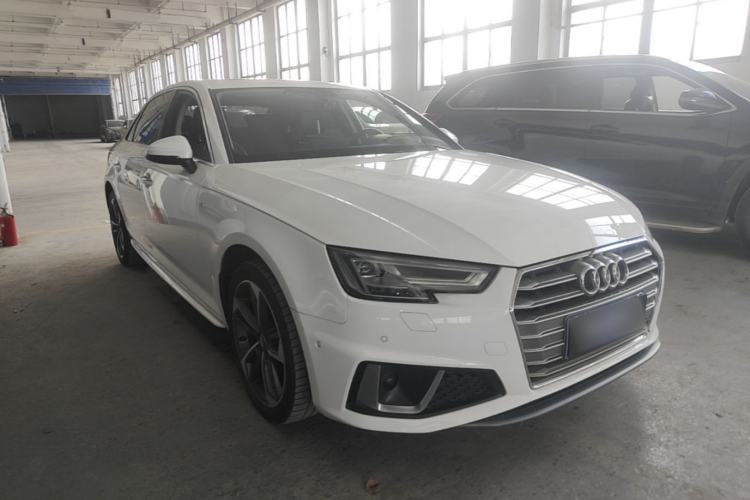 Used Audi A4L 2019 40 TFSI Fashion Edition China VI Emission Standard Front Right 45 Deg