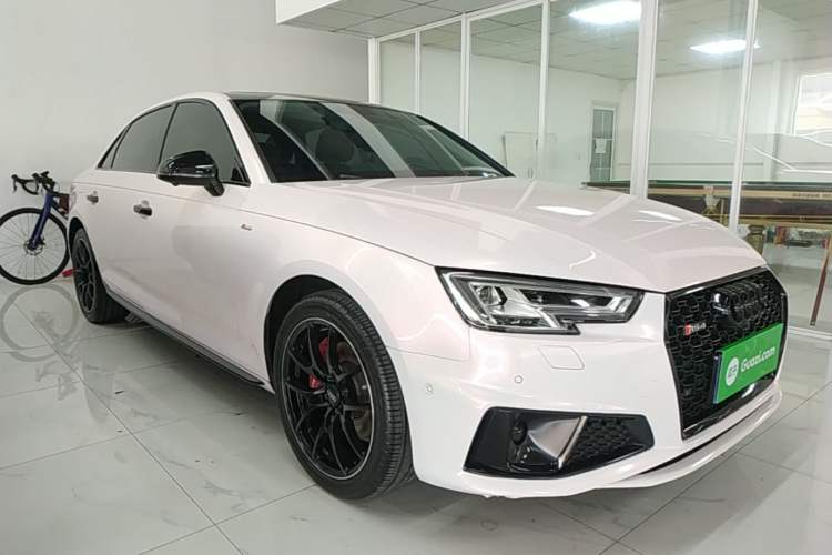 Used Audi A4L 2019 40 TFSI Fashion Edition China VI Emission Standard Front Right 45 Deg