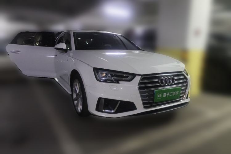 Used Audi A4L 2019 40 TFSI Fashion Edition China VI Emission Standard Front Right 45 Deg