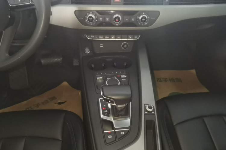 Used Audi A4L 2019 40 TFSI Ambition China VI Gear Lever