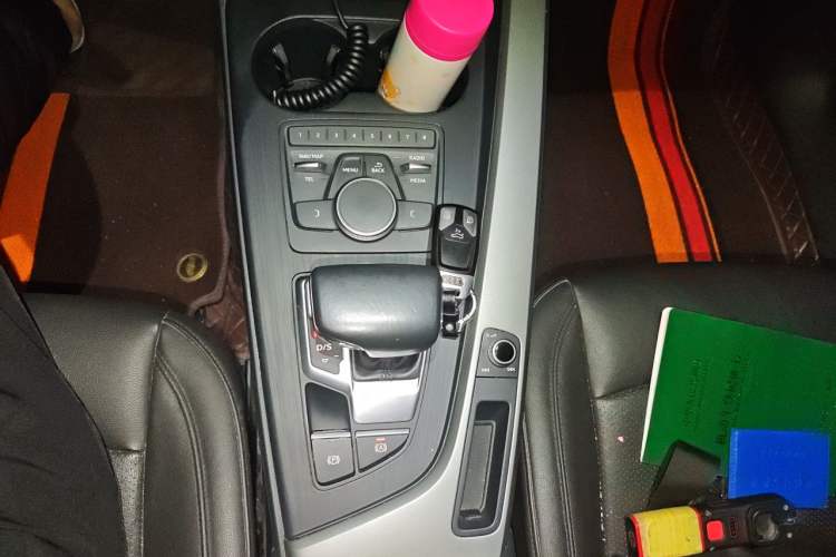 Used Audi A4L 2019 40 TFSI Ambition China VI Gear Lever