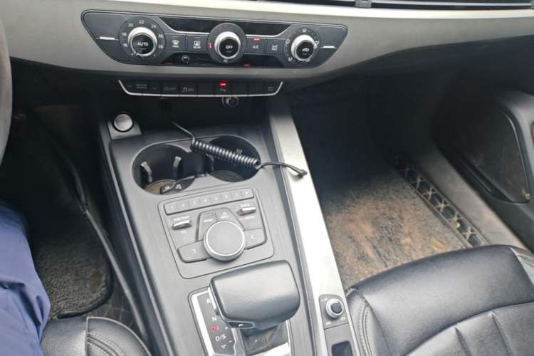 Used Audi A4L 2019 40 TFSI Ambition Version China V Gear Lever