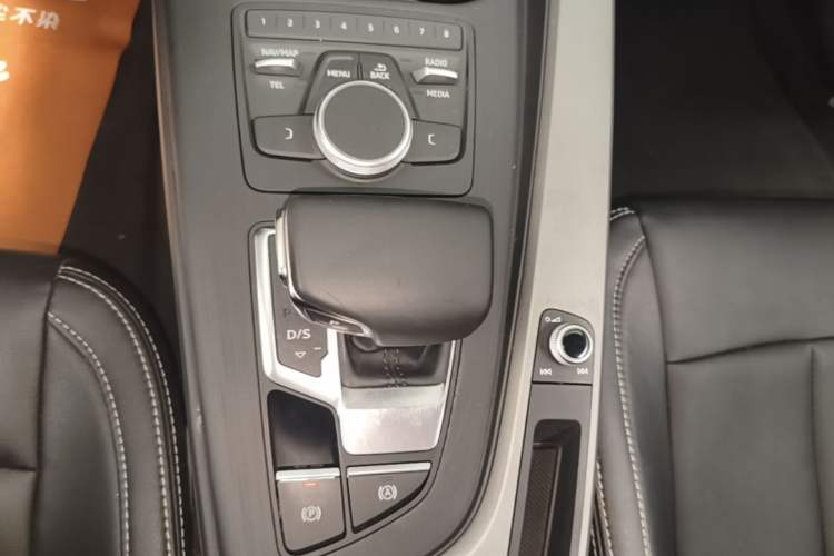 Used Audi A4L 2019 40 TFSI Ambition China VI Gear Lever