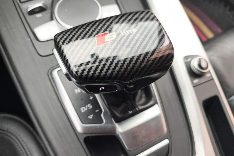 Used Audi A4L 2019 40 TFSI Fashion Edition China VI Emission Standard Gear Lever