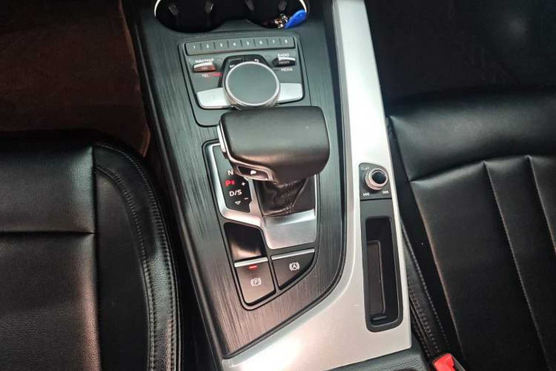 Used Audi A4L 2019 40 TFSI Fashion Edition China VI Emission Standard Gear Lever