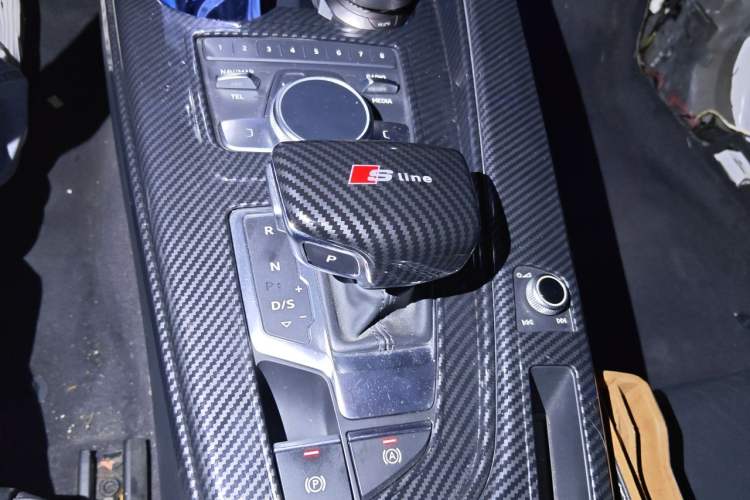 Used Audi A4L 2019 40 TFSI Ambition Version China V Gear Lever
