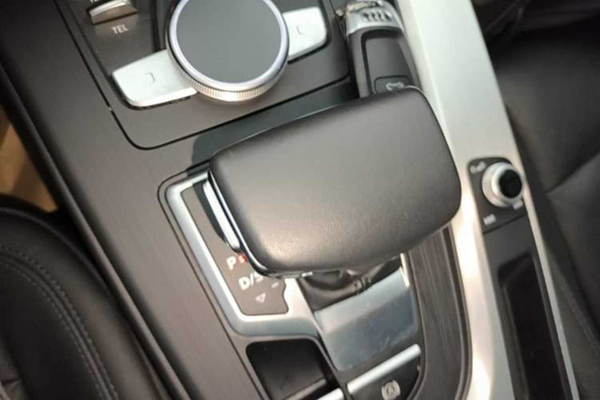 Used Audi A4L 2019 40 TFSI Fashion Edition China VI Emission Standard Gear Lever