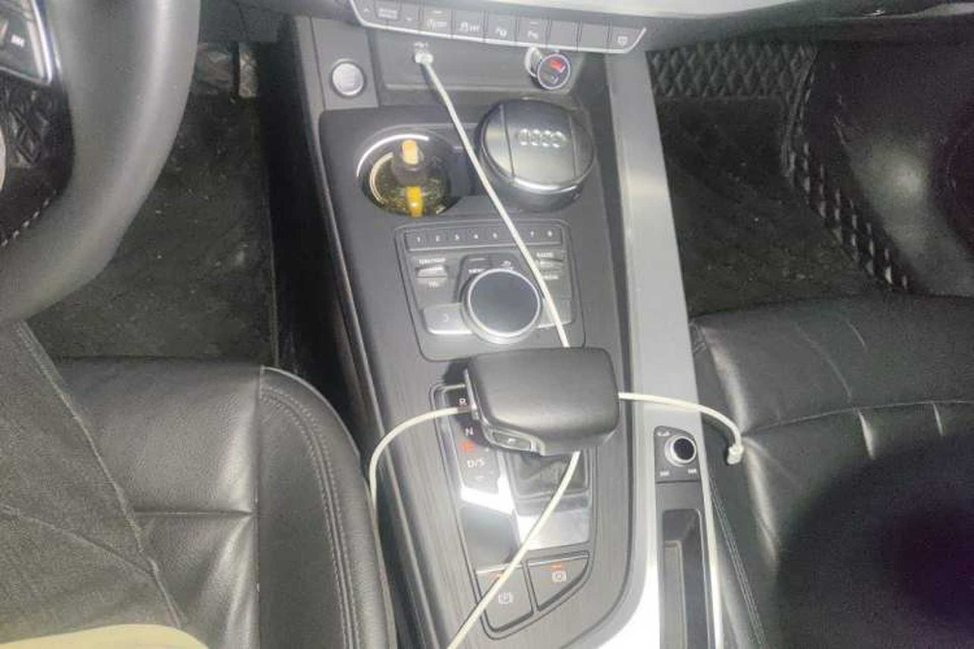 Used Audi A4L 2019 40 TFSI Fashion Edition China VI Emission Standard Gear Lever