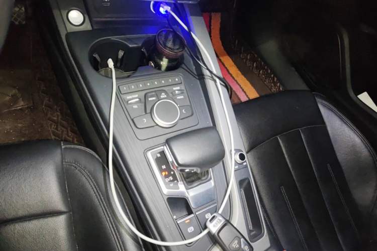 Used Audi A4L 2019 40 TFSI Fashion Edition China VI Emission Standard Gear Lever