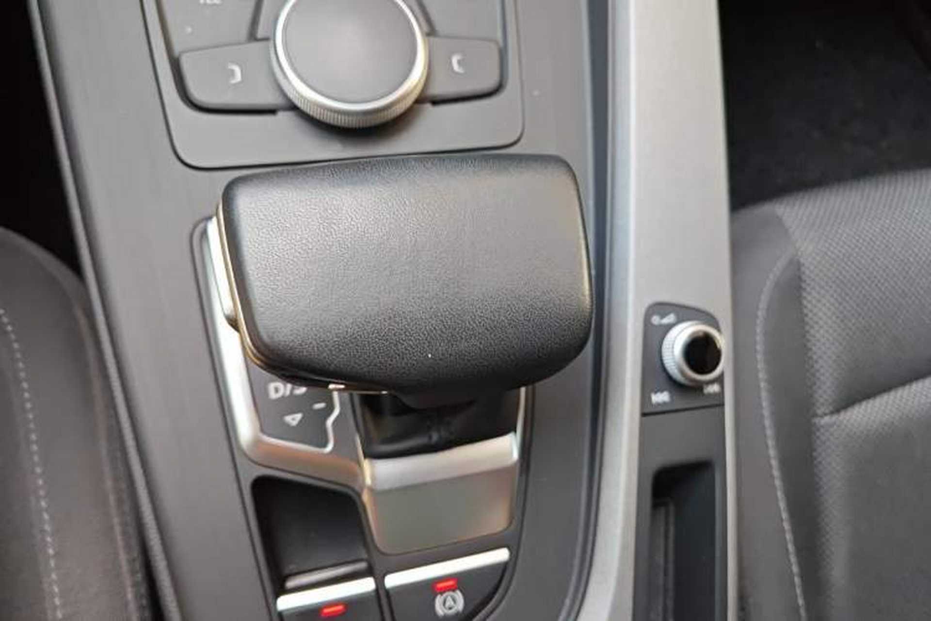 Used Audi A4L 2019 40 TFSI Ambition China VI Gear Lever
