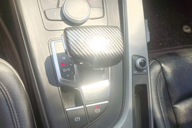 Used Audi A4L 2019 40 TFSI Ambition Version China V Gear Lever