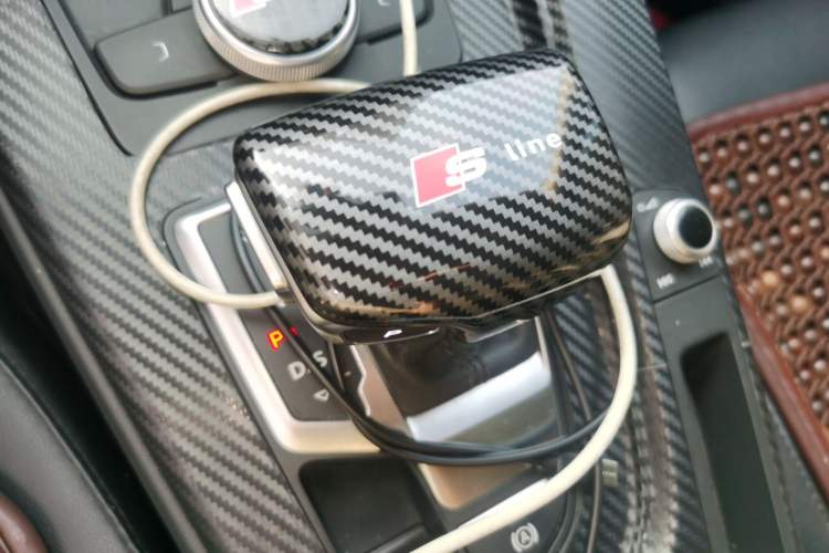 Used Audi A4L 2019 40 TFSI Ambition China VI Gear Lever