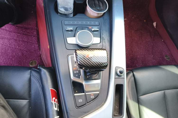 Used Audi A4L 2019 40 TFSI Fashion Edition China VI Emission Standard Gear Lever