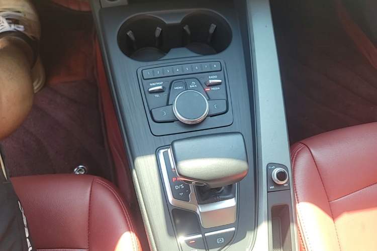 Used Audi A4L 2019 40 TFSI Ambition China VI Gear Lever