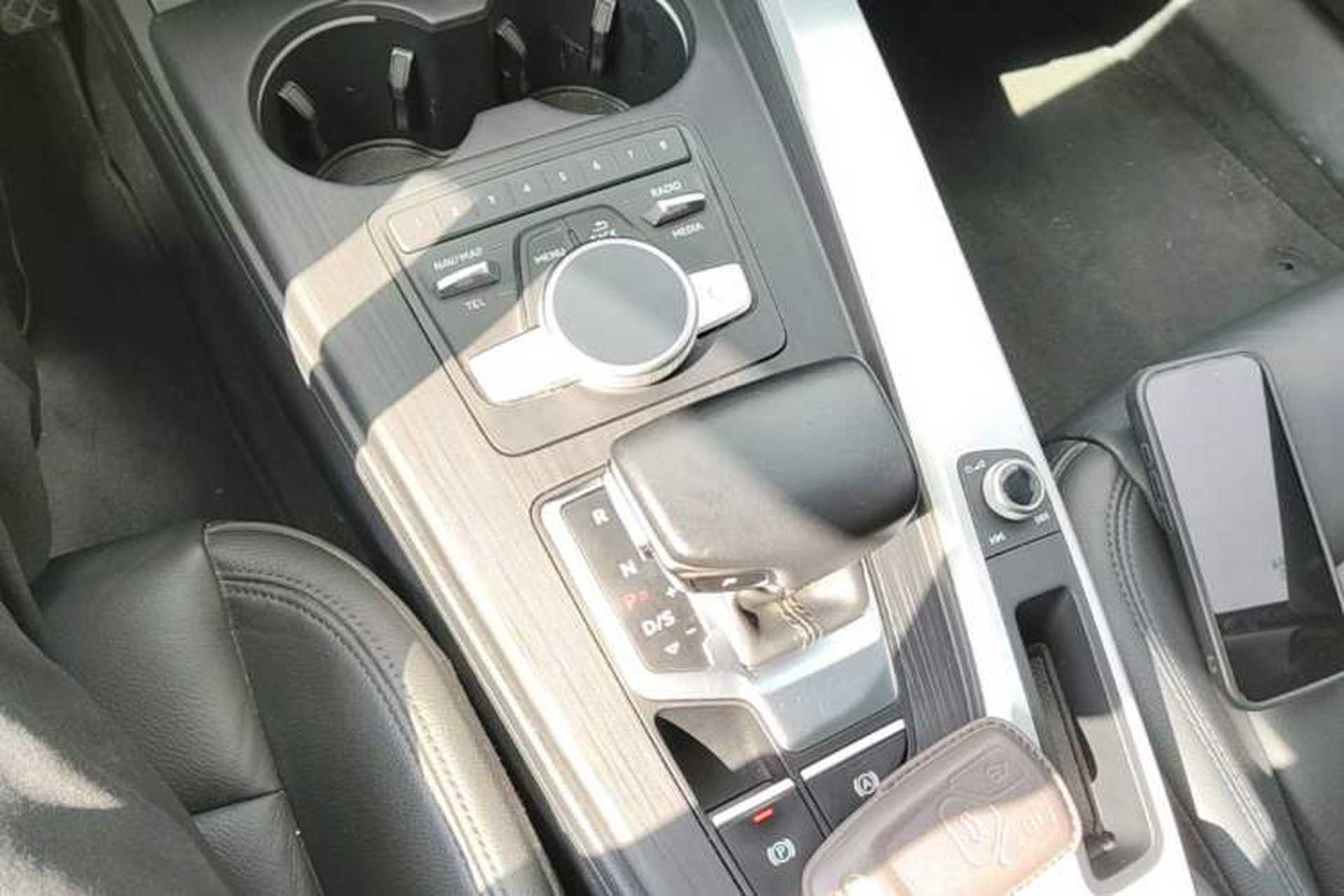 Used Audi A4L 2019 40 TFSI Fashion Version China V Gear Lever
