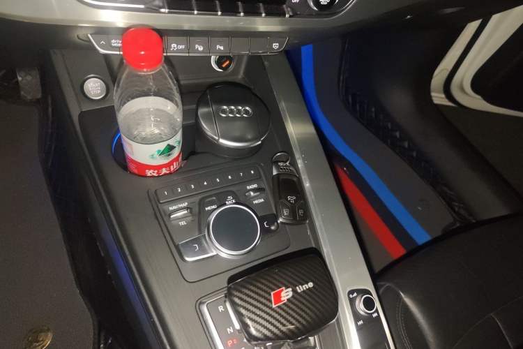 Used Audi A4L 2019 40 TFSI Fashion Version China V Gear Lever