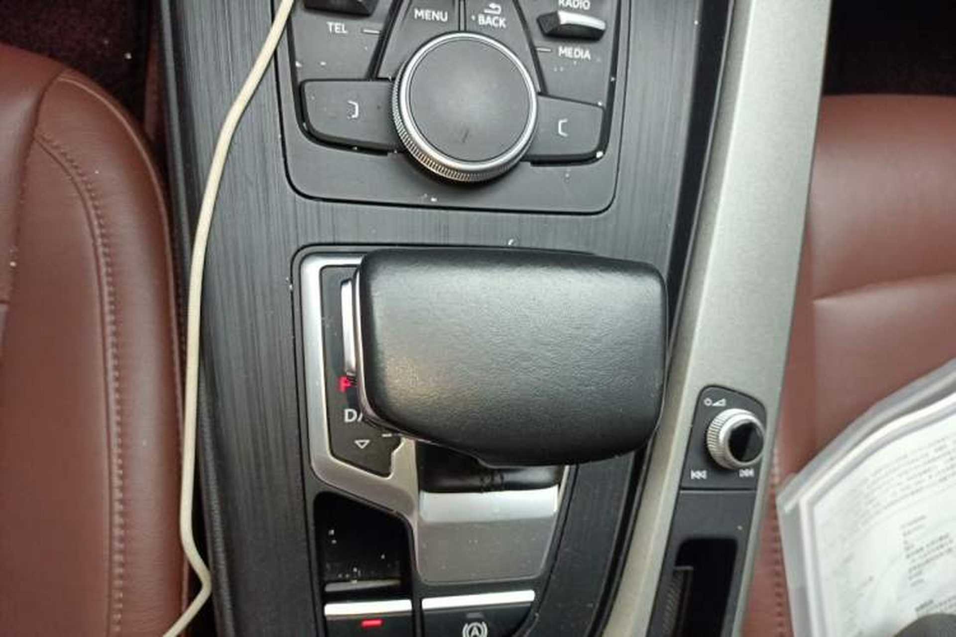 Used Audi A4L 2019 40 TFSI Ambition China VI Gear Lever