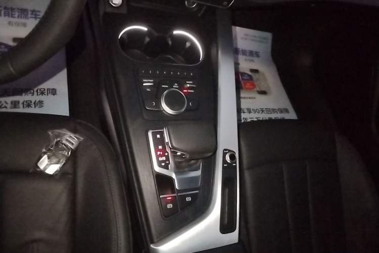 Used Audi A4L 2019 45 TFSI quattro Individual Sport Edition China VI Gear Lever