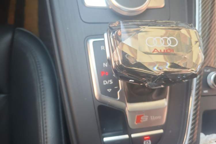 Used Audi A4L 2019 40 TFSI Fashion Version China V Gear Lever