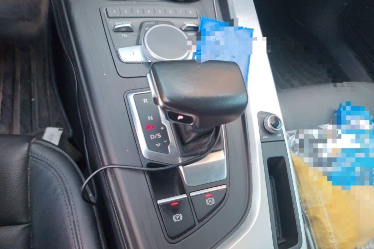 Used Audi A4L 2019 40 TFSI Fashion Edition China VI Emission Standard Gear Lever