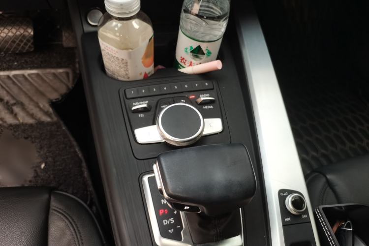 Used Audi A4L 2019 40 TFSI Fashion Edition China VI Emission Standard Gear Lever