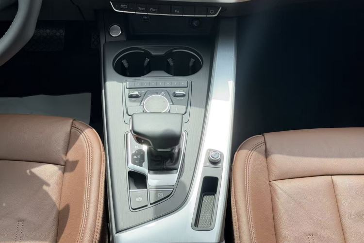 Used Audi A4L 2019 45 TFSI quattro Individual Sport Edition China VI Gear Lever