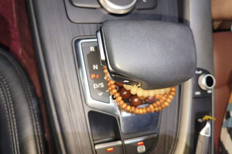 Used Audi A4L 2019 40 TFSI Ambition China VI Gear Lever
