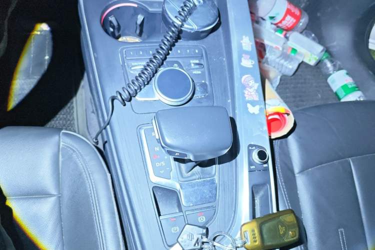 Used Audi A4L 2019 40 TFSI Fashion Edition China VI Emission Standard Gear Lever