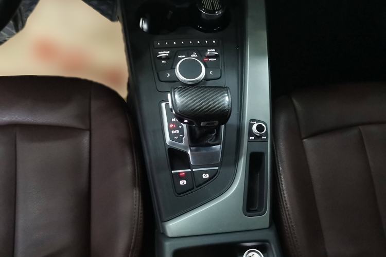 Used Audi A4L 2019 40 TFSI Ambition China VI Gear Lever