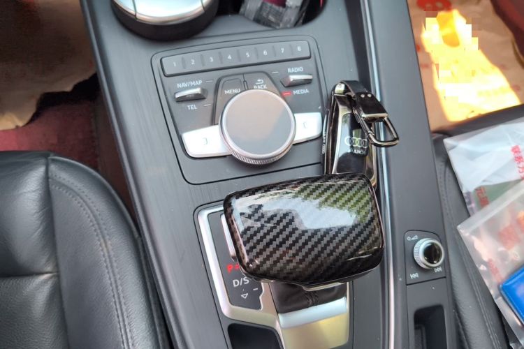 Used Audi A4L 2019 40 TFSI Fashion Edition China VI Emission Standard Gear Lever