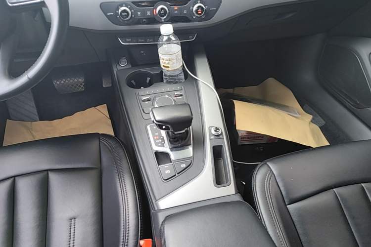 Used Audi A4L 2019 40 TFSI Ambition China VI Gear Lever