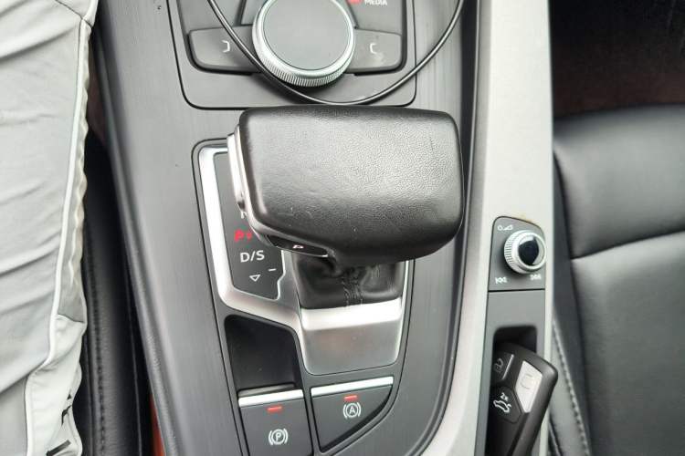 Used Audi A4L 2019 40 TFSI Ambition Version China V Gear Lever