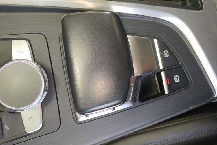 Used Audi A4L 2019 40 TFSI Fashion Version China V Gear Lever