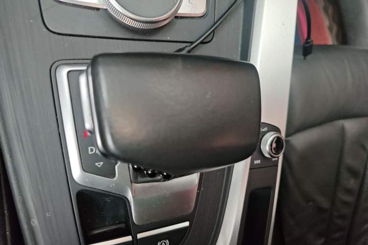 Used Audi A4L 2019 40 TFSI Fashion Version China V Gear Lever