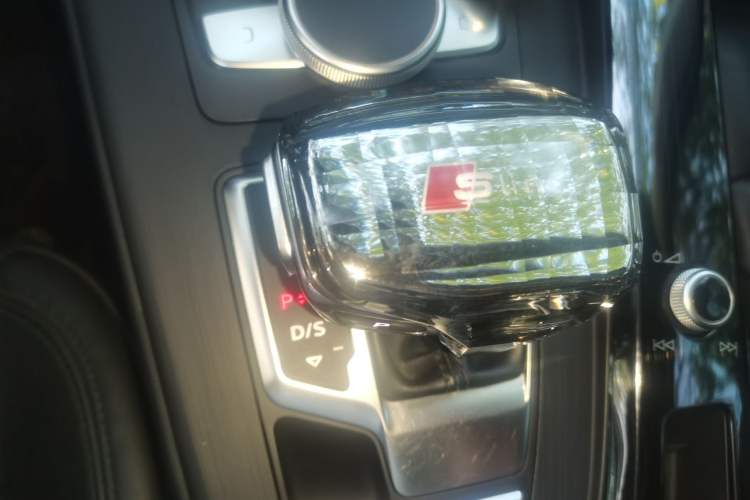 Used Audi A4L 2019 40 TFSI Fashion Version China V Gear Lever