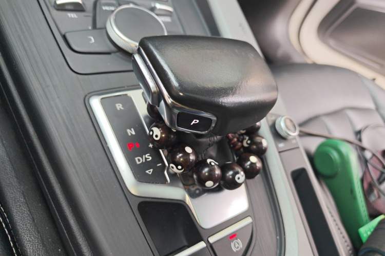 Used Audi A4L 2019 40 TFSI Ambition Version China V Gear Lever