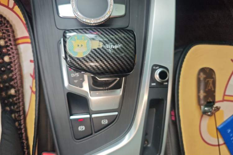 Used Audi A4L 2019 40 TFSI Fashion Version China V Gear Lever