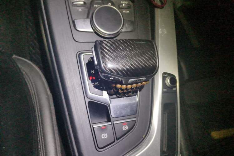Used Audi A4L 2019 40 TFSI Fashion Version China V Gear Lever